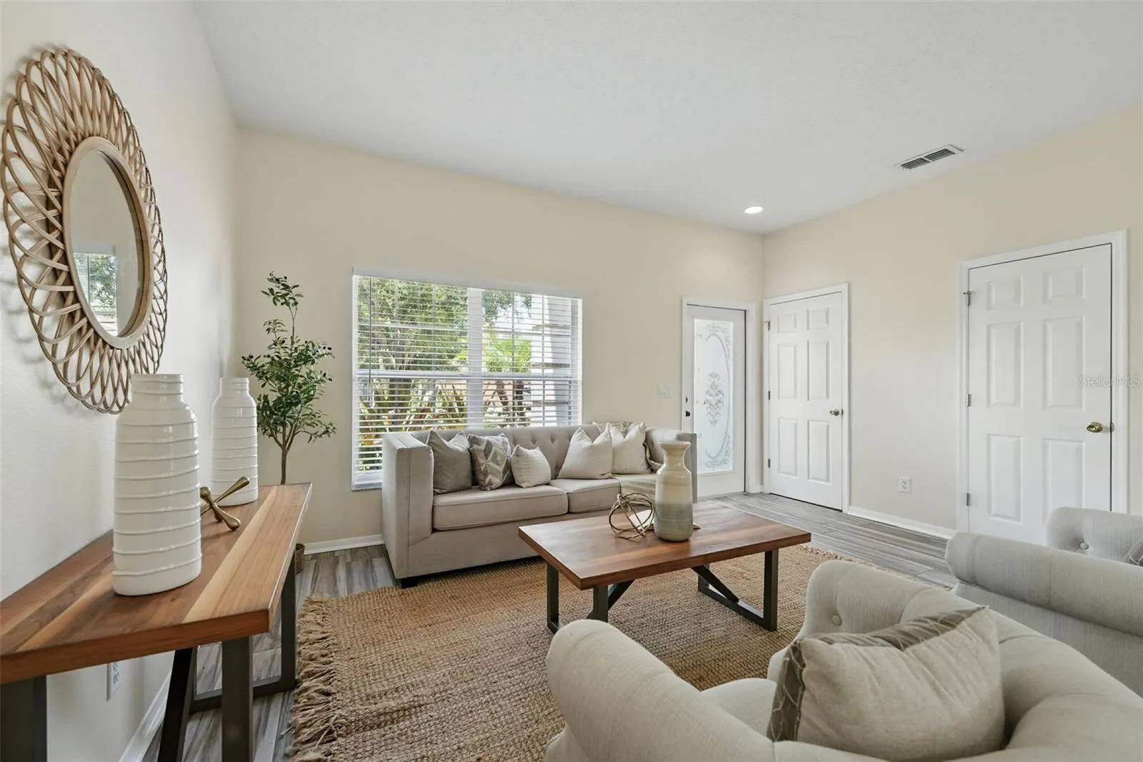 5233 LOS PALMA VISTA DR