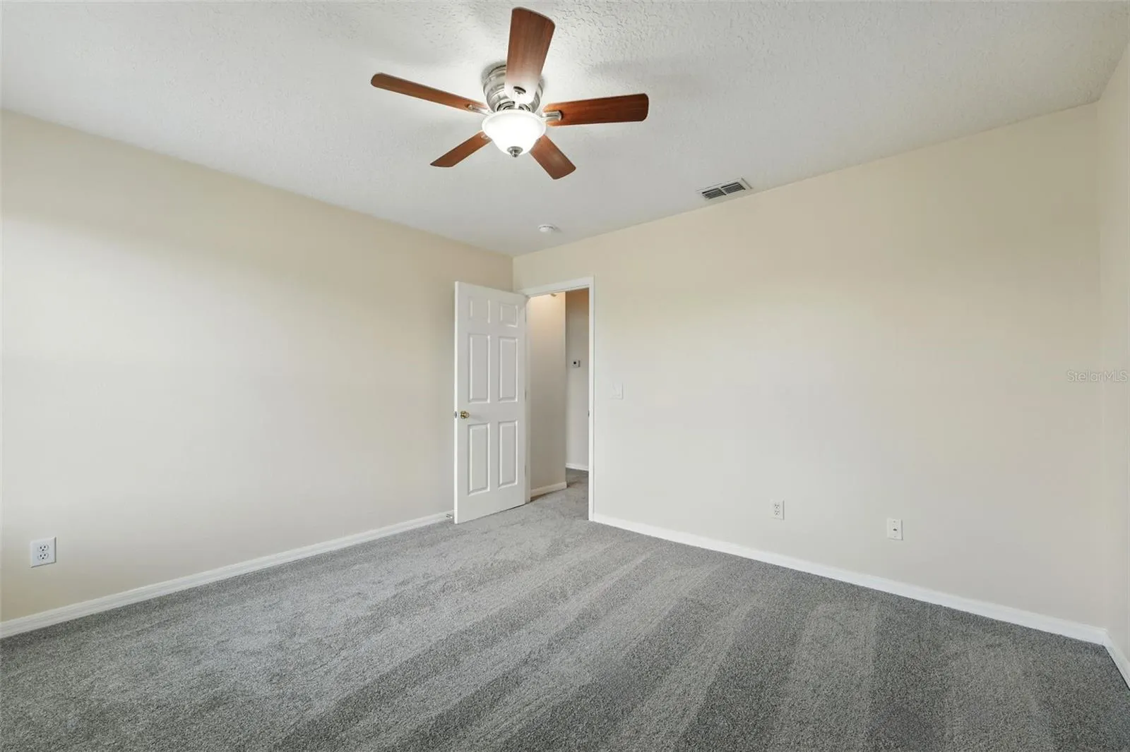 5233 LOS PALMA VISTA DR