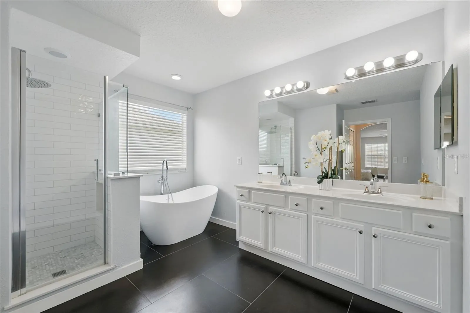 5233 LOS PALMA VISTA DR