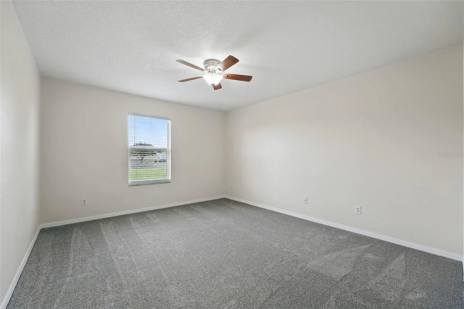 5233 LOS PALMA VISTA DR