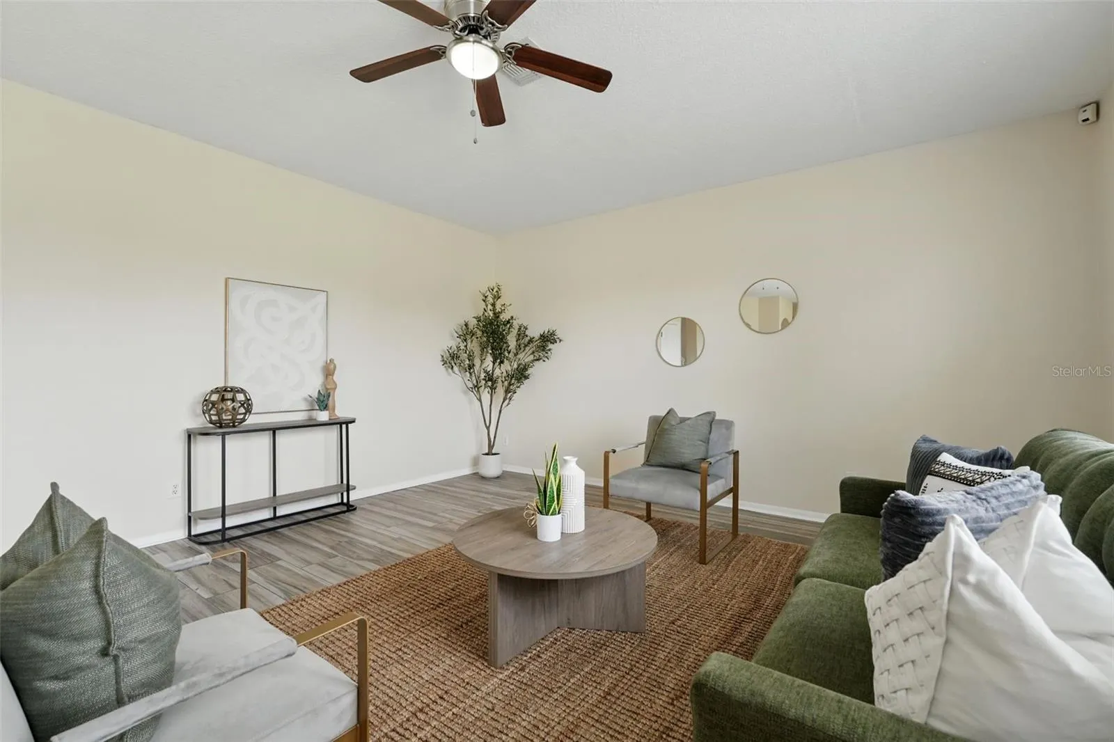 5233 LOS PALMA VISTA DR