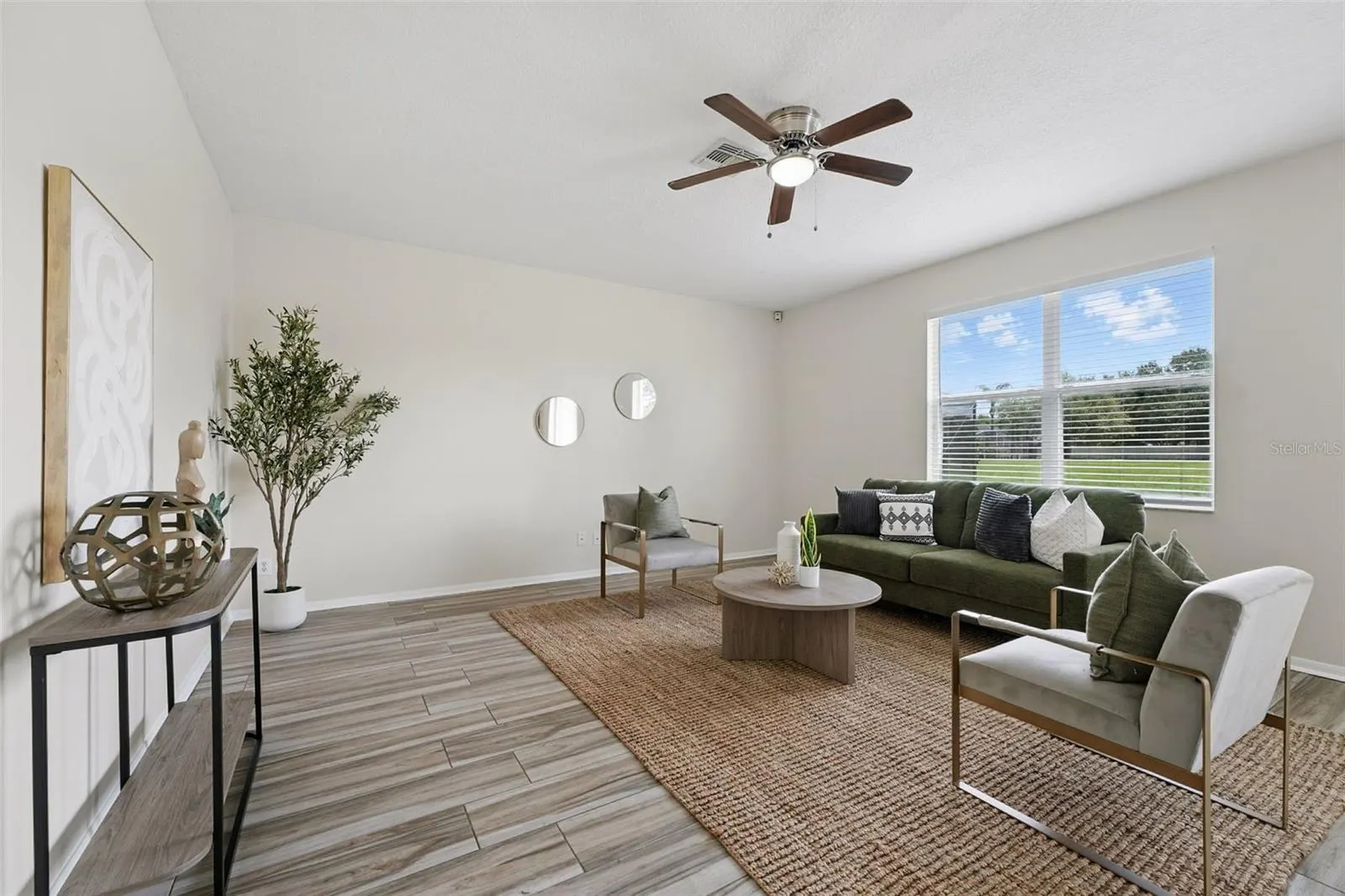 5233 LOS PALMA VISTA DR
