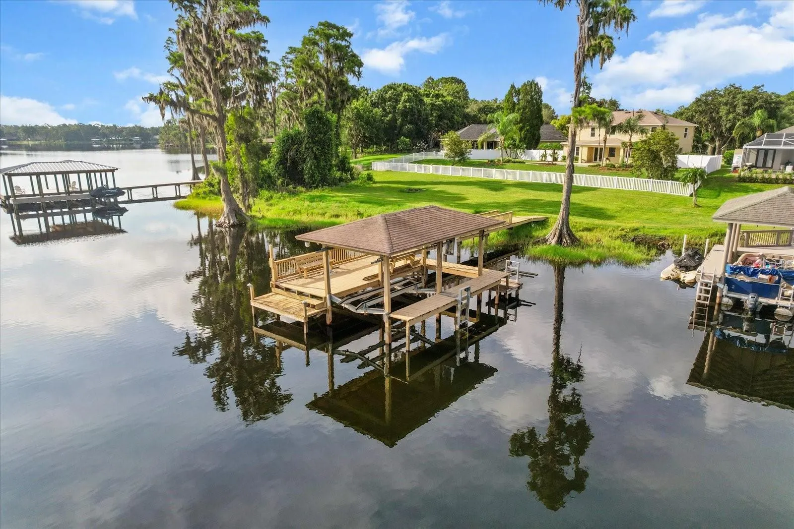1300 WYNDHAM LAKES DR