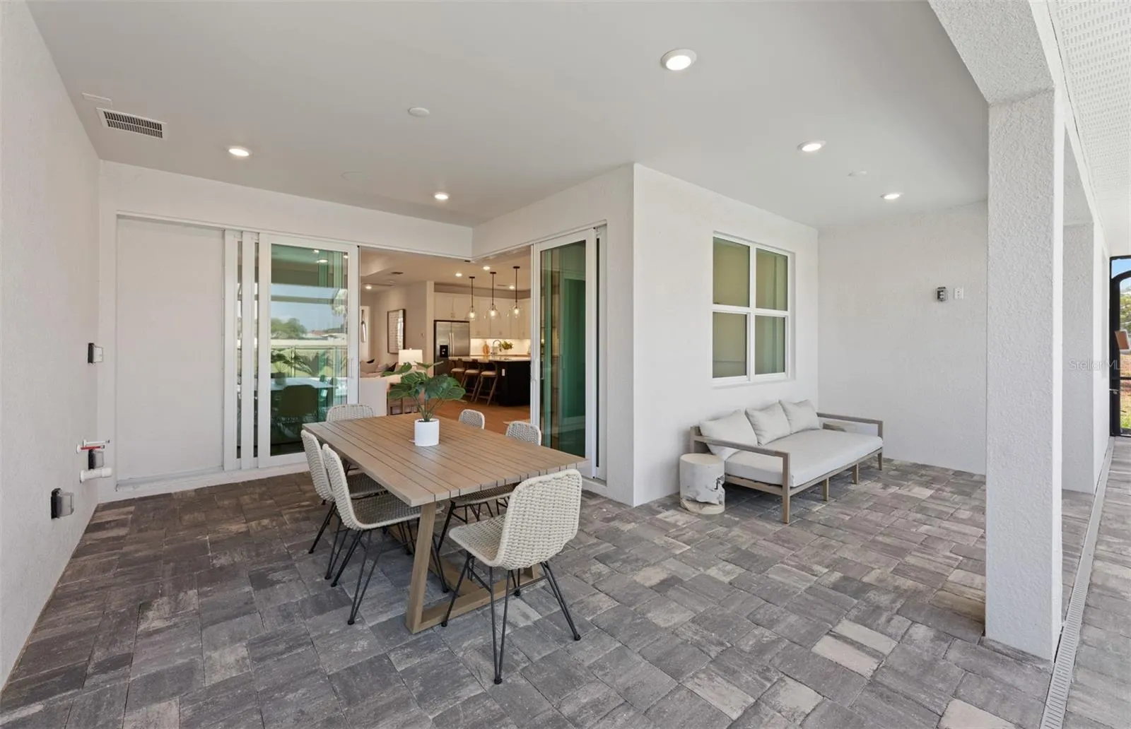 6999 MINNEOLA CT