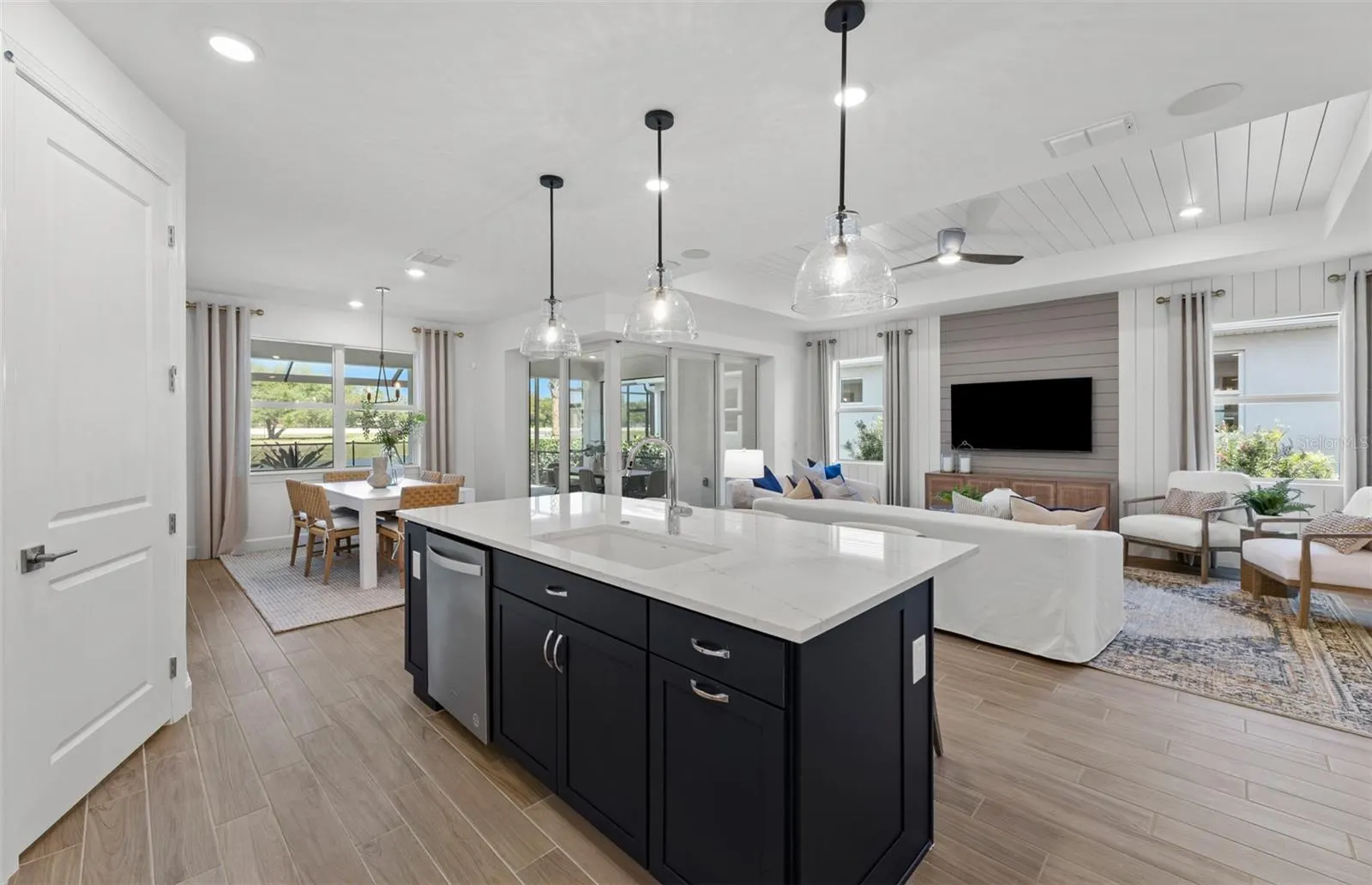6999 MINNEOLA CT