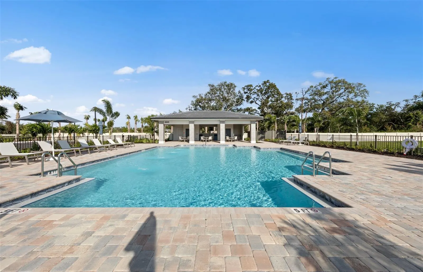 6999 MINNEOLA CT