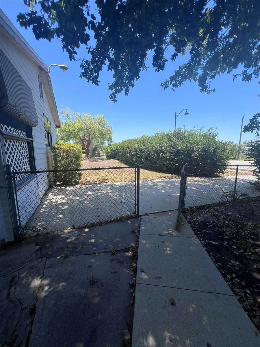 425 SOUTHWEST BLVD