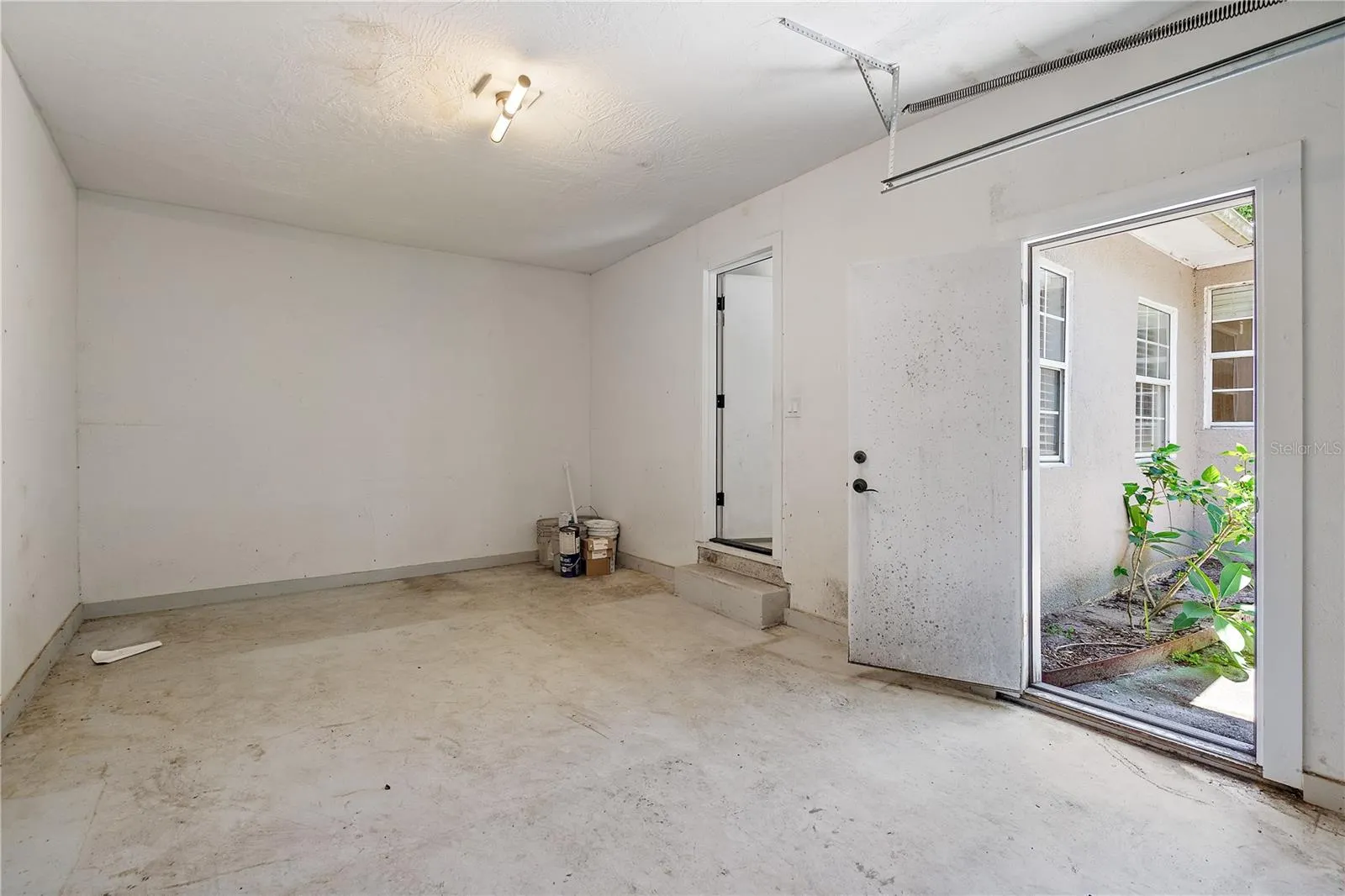 1145 PALM BLUFF ST