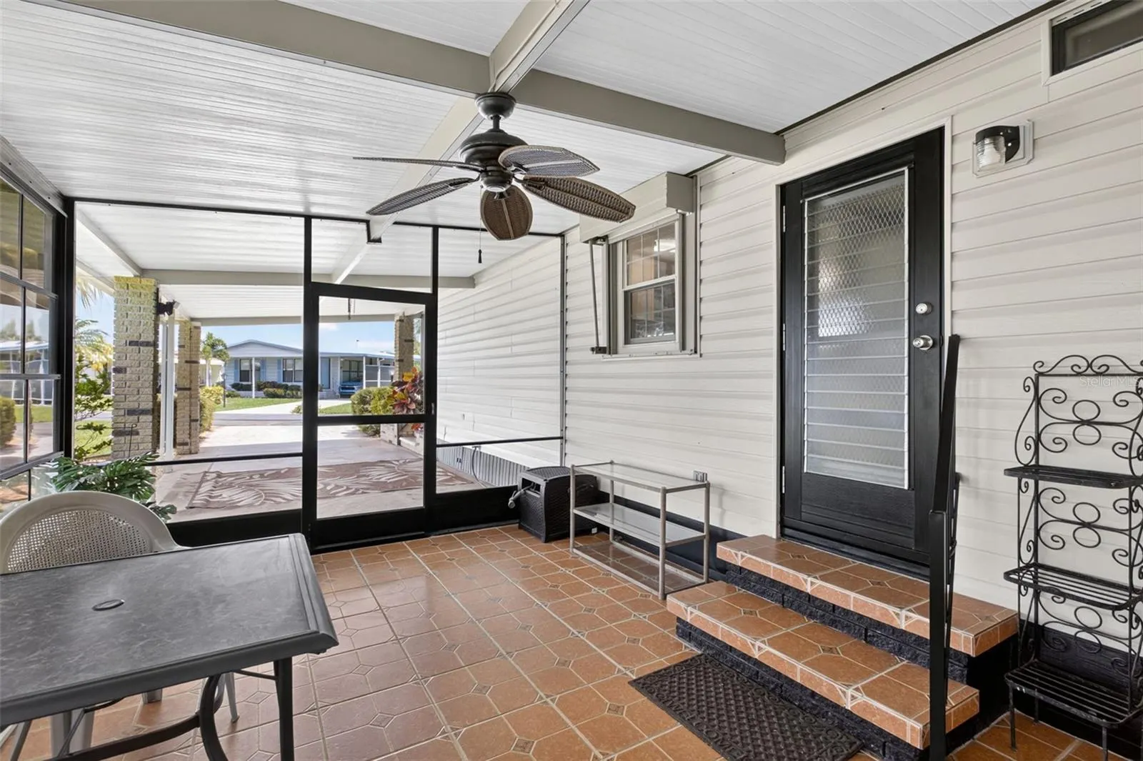 517 LA PLAYA CIR