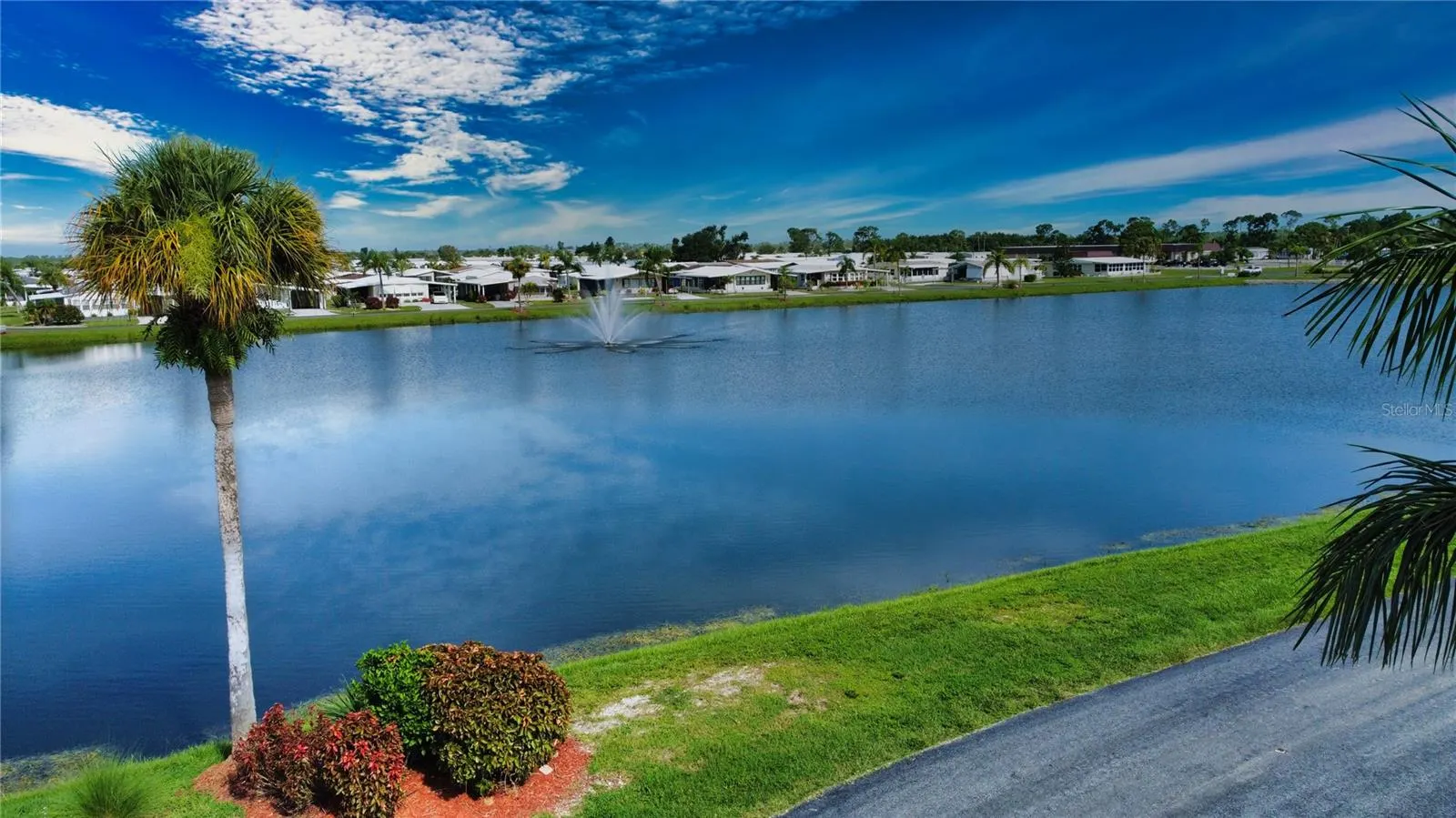 517 LA PLAYA CIR