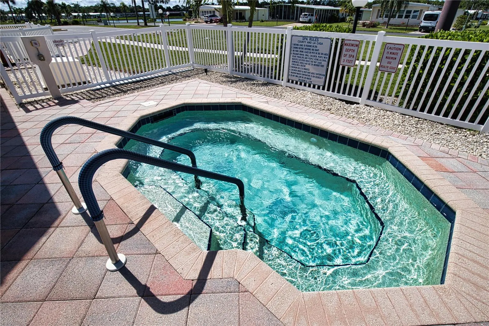 517 LA PLAYA CIR