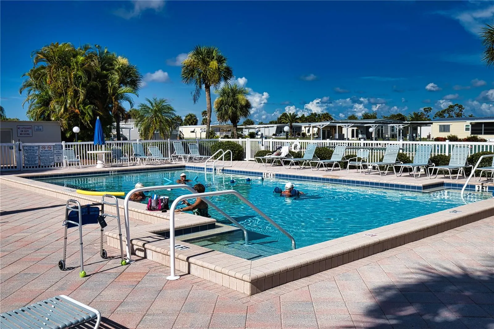 517 LA PLAYA CIR