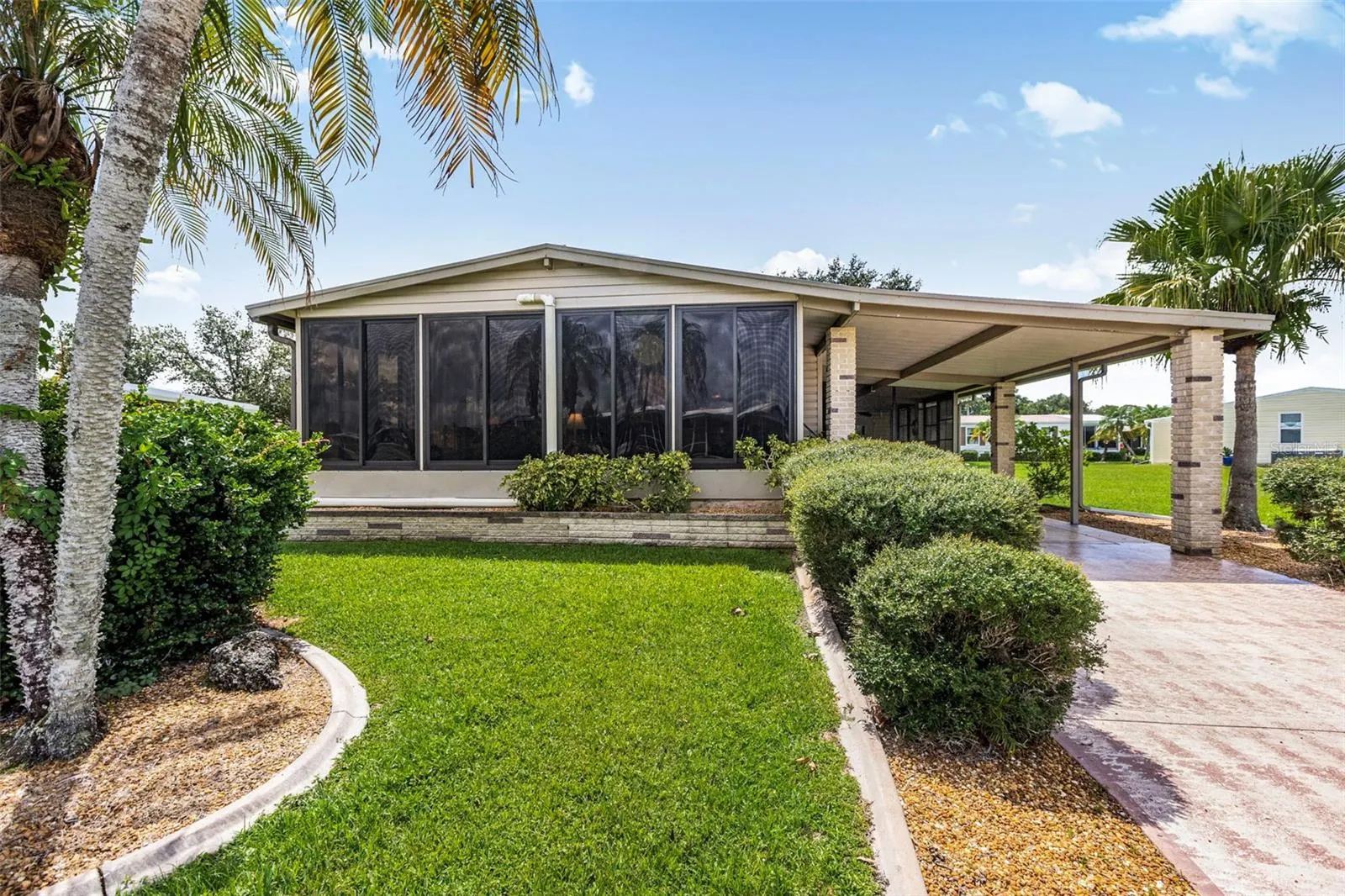 517 LA PLAYA CIR
