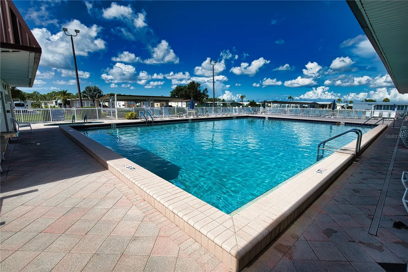 517 LA PLAYA CIR