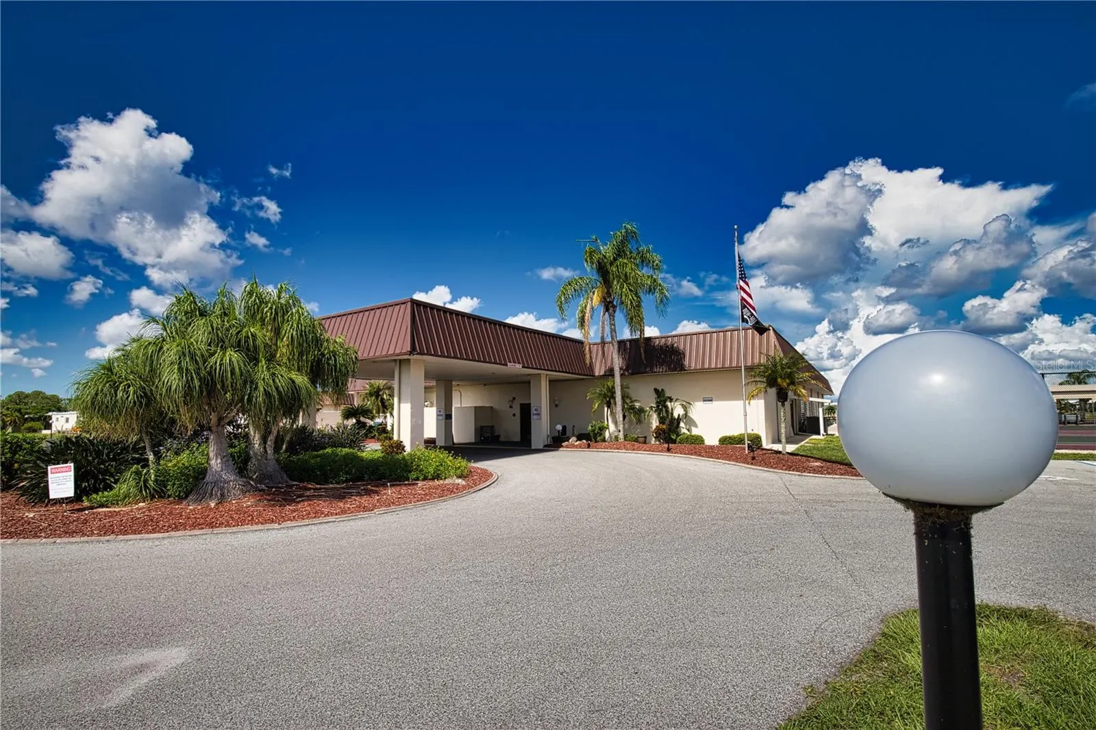 517 LA PLAYA CIR