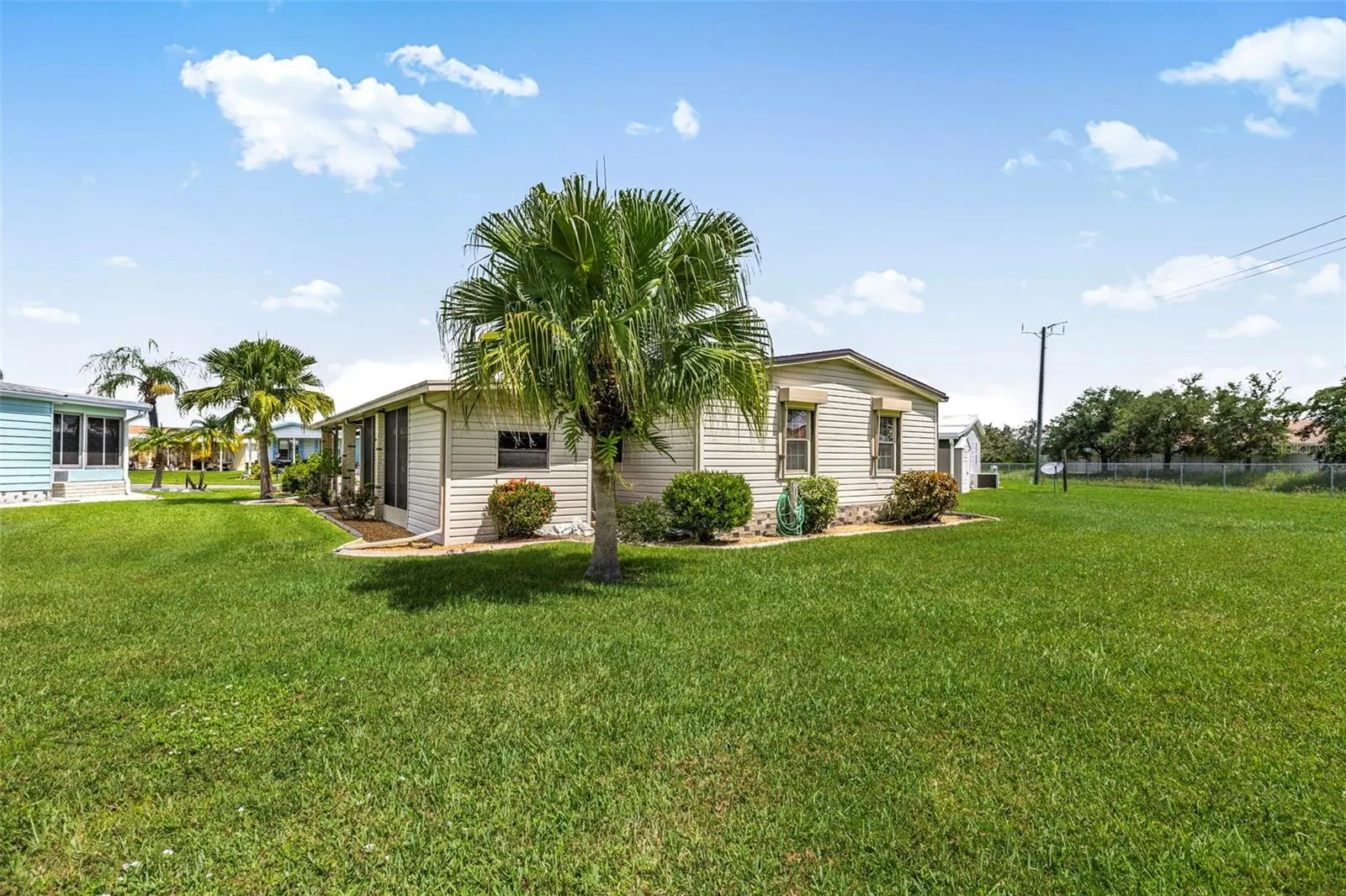 517 LA PLAYA CIR