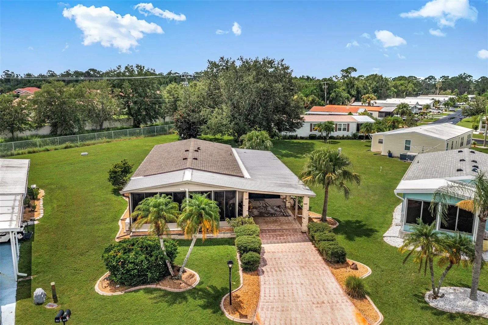 517 LA PLAYA CIR