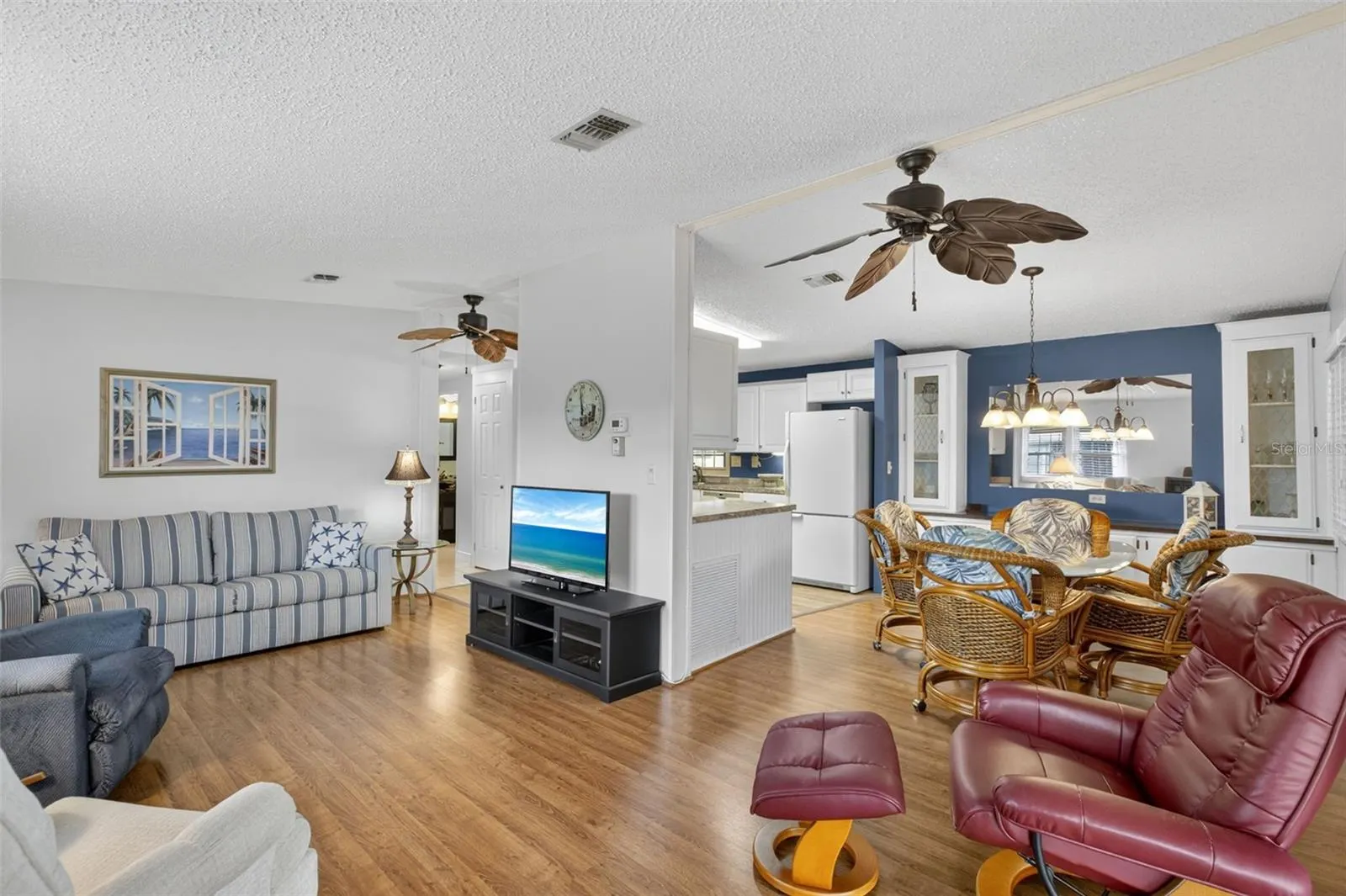 517 LA PLAYA CIR