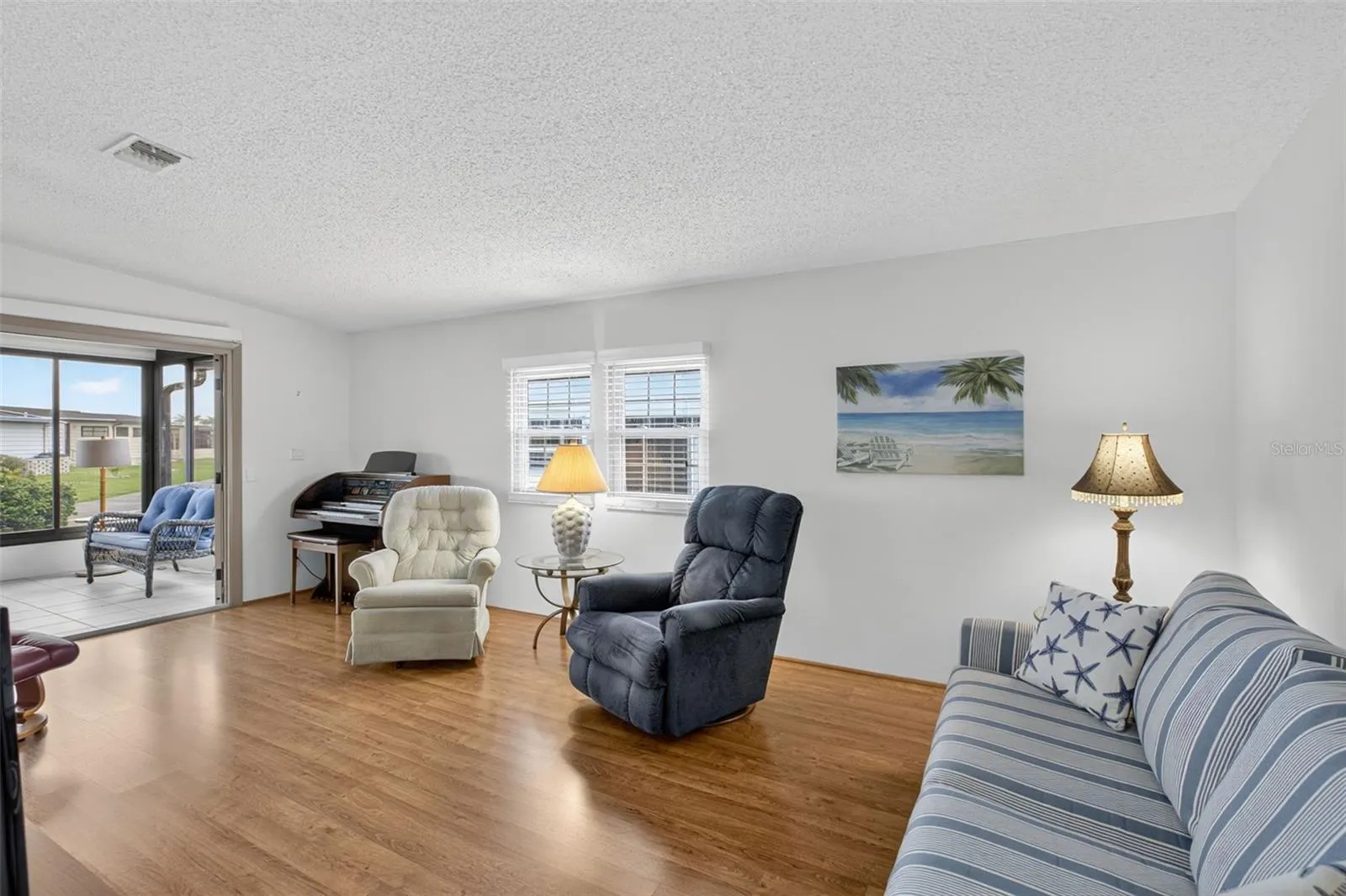517 LA PLAYA CIR