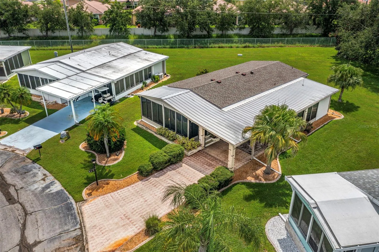 517 LA PLAYA CIR