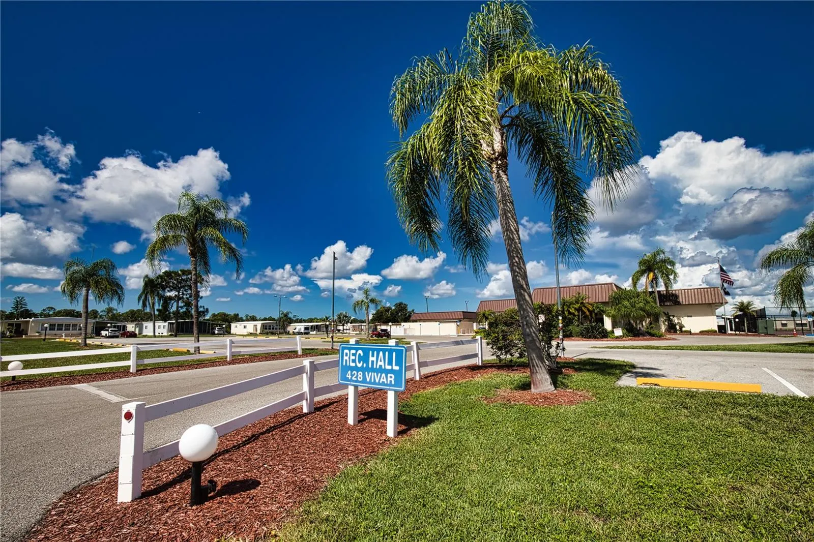 517 LA PLAYA CIR