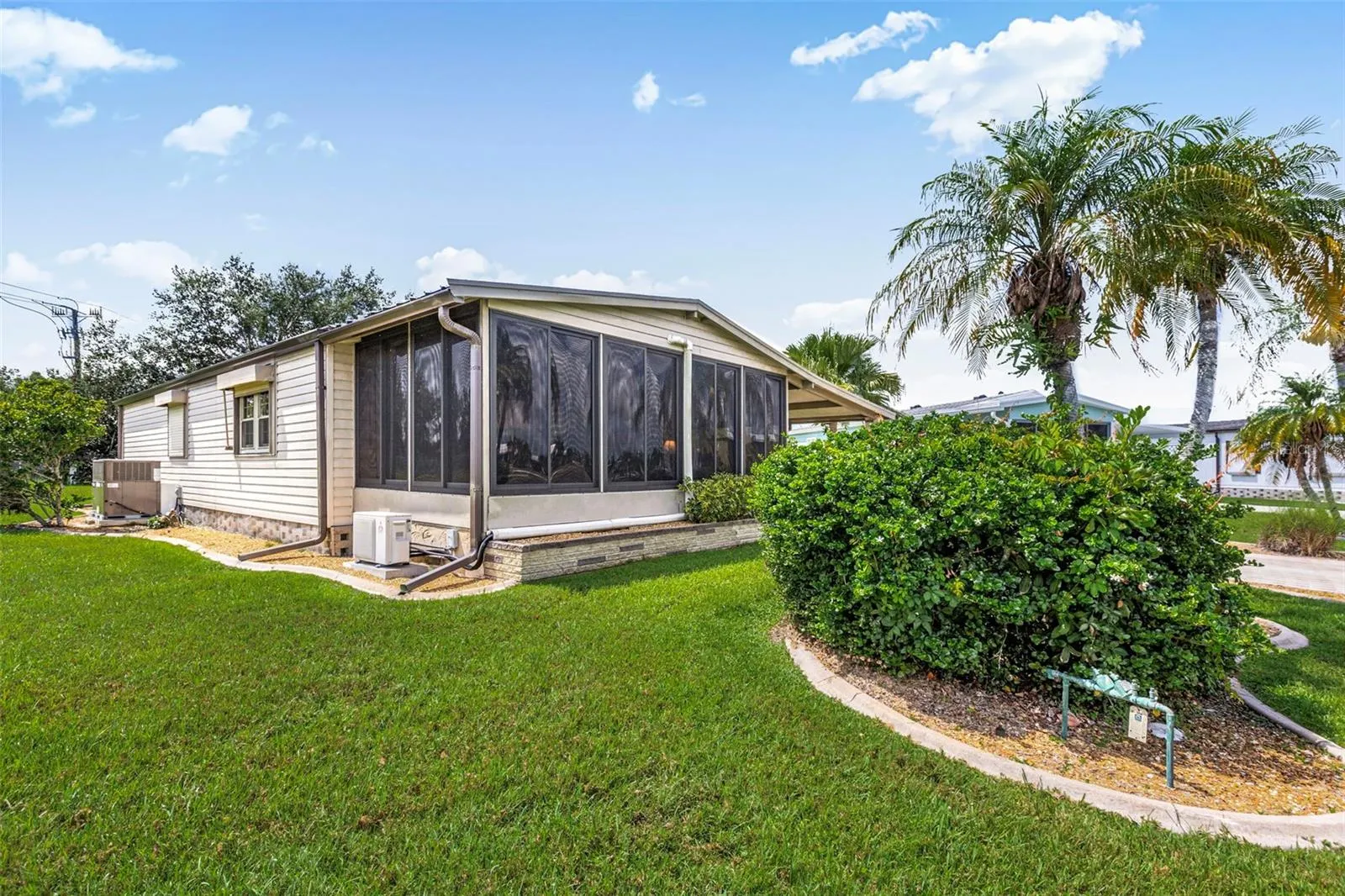517 LA PLAYA CIR