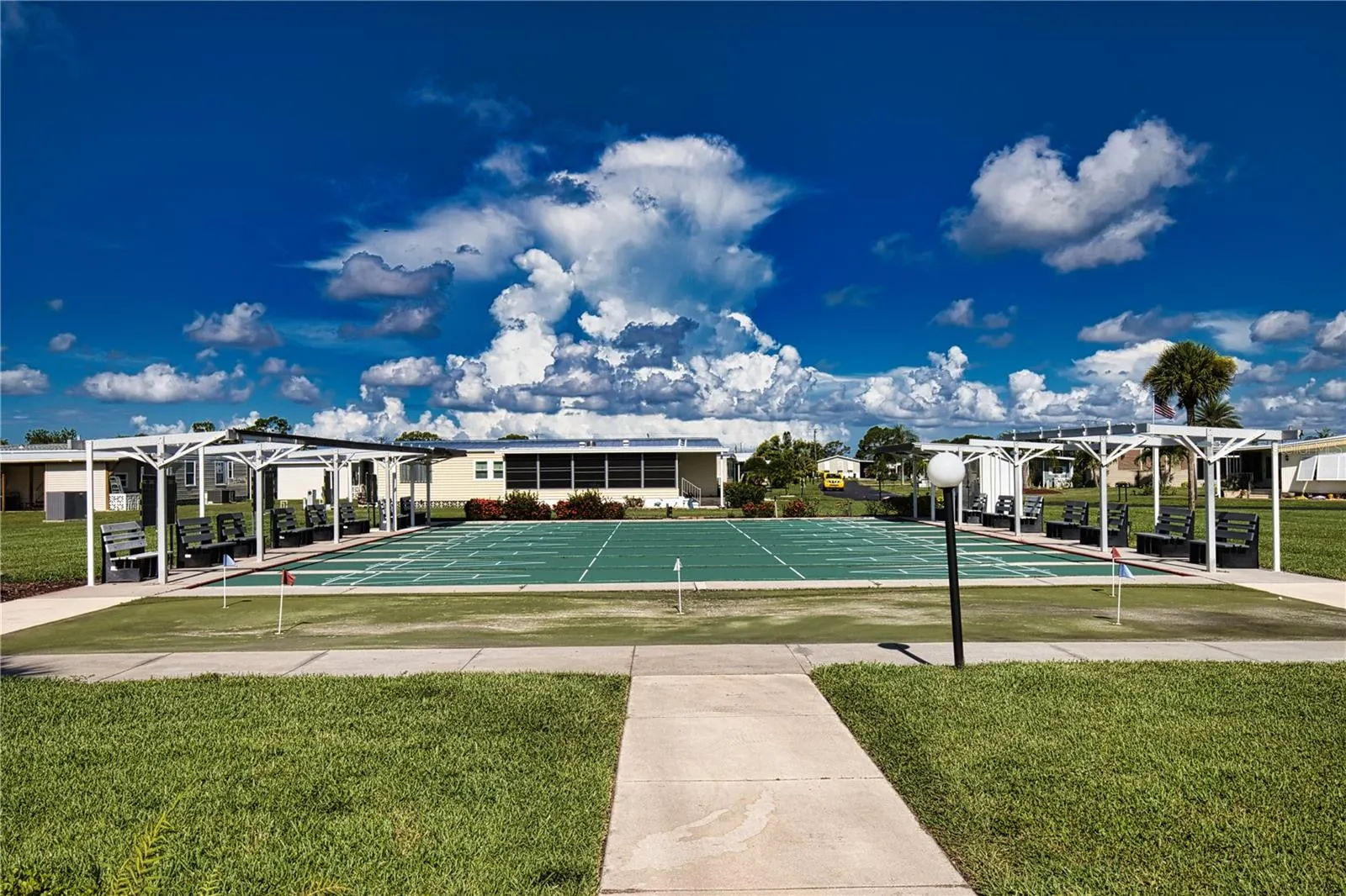 517 LA PLAYA CIR