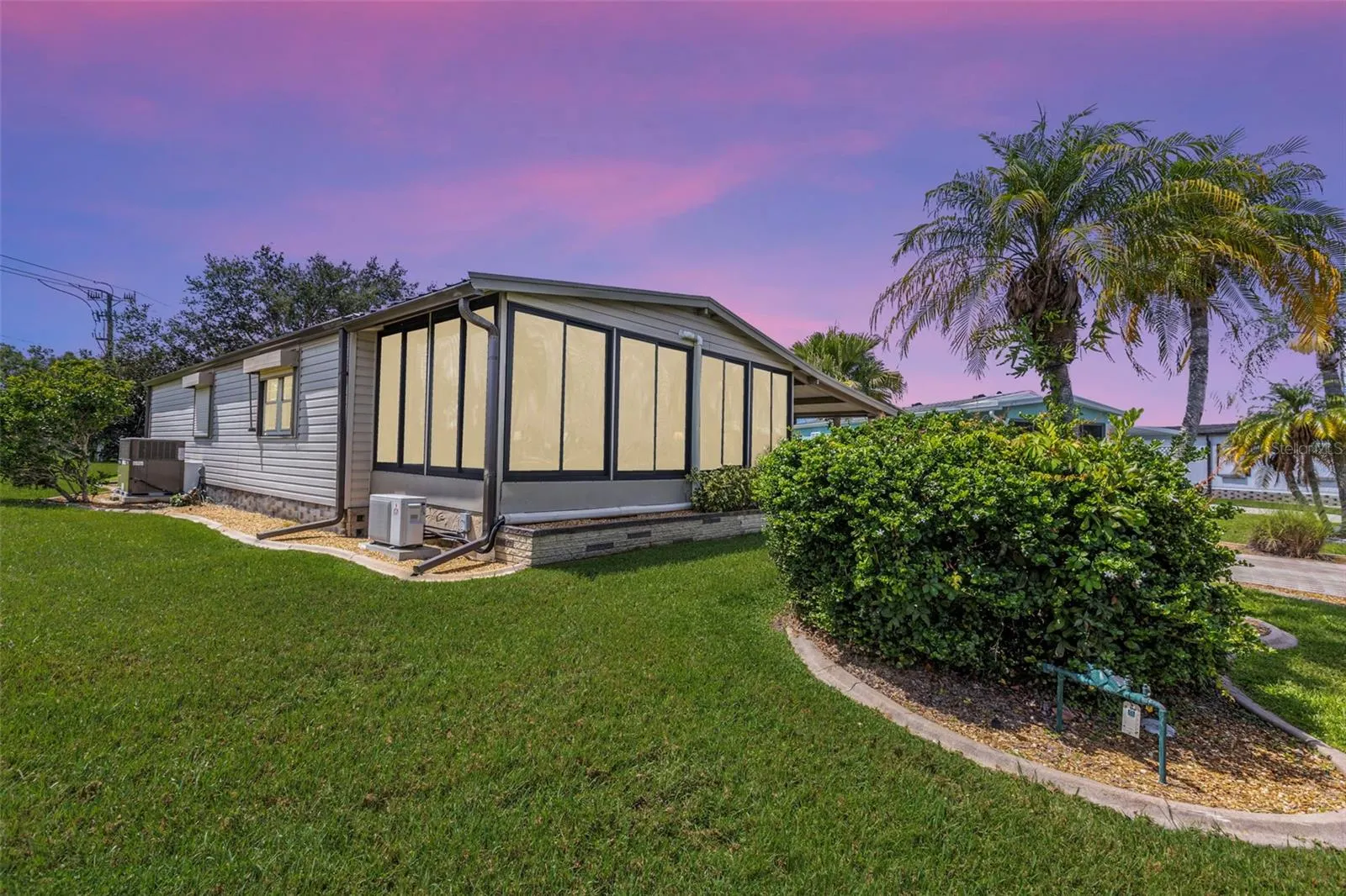 517 LA PLAYA CIR