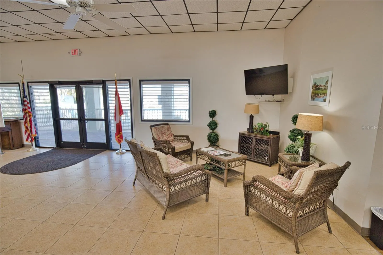 517 LA PLAYA CIR