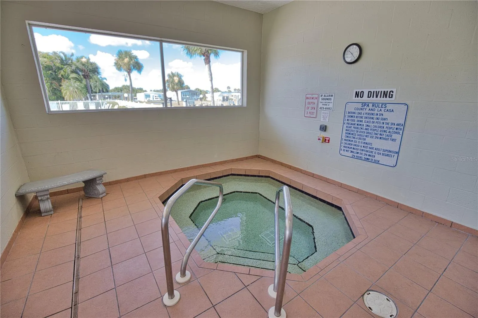 517 LA PLAYA CIR