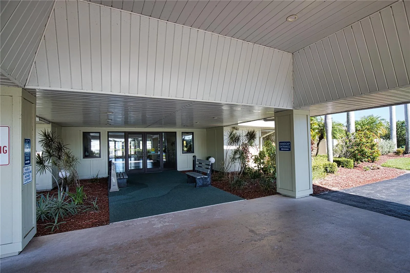 517 LA PLAYA CIR