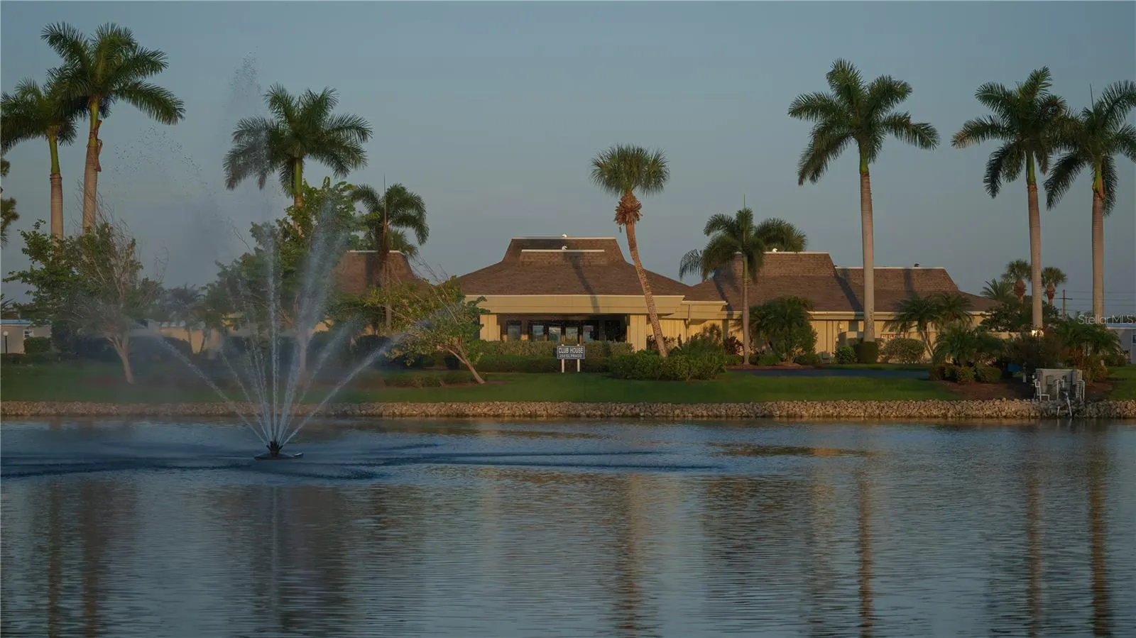 517 LA PLAYA CIR