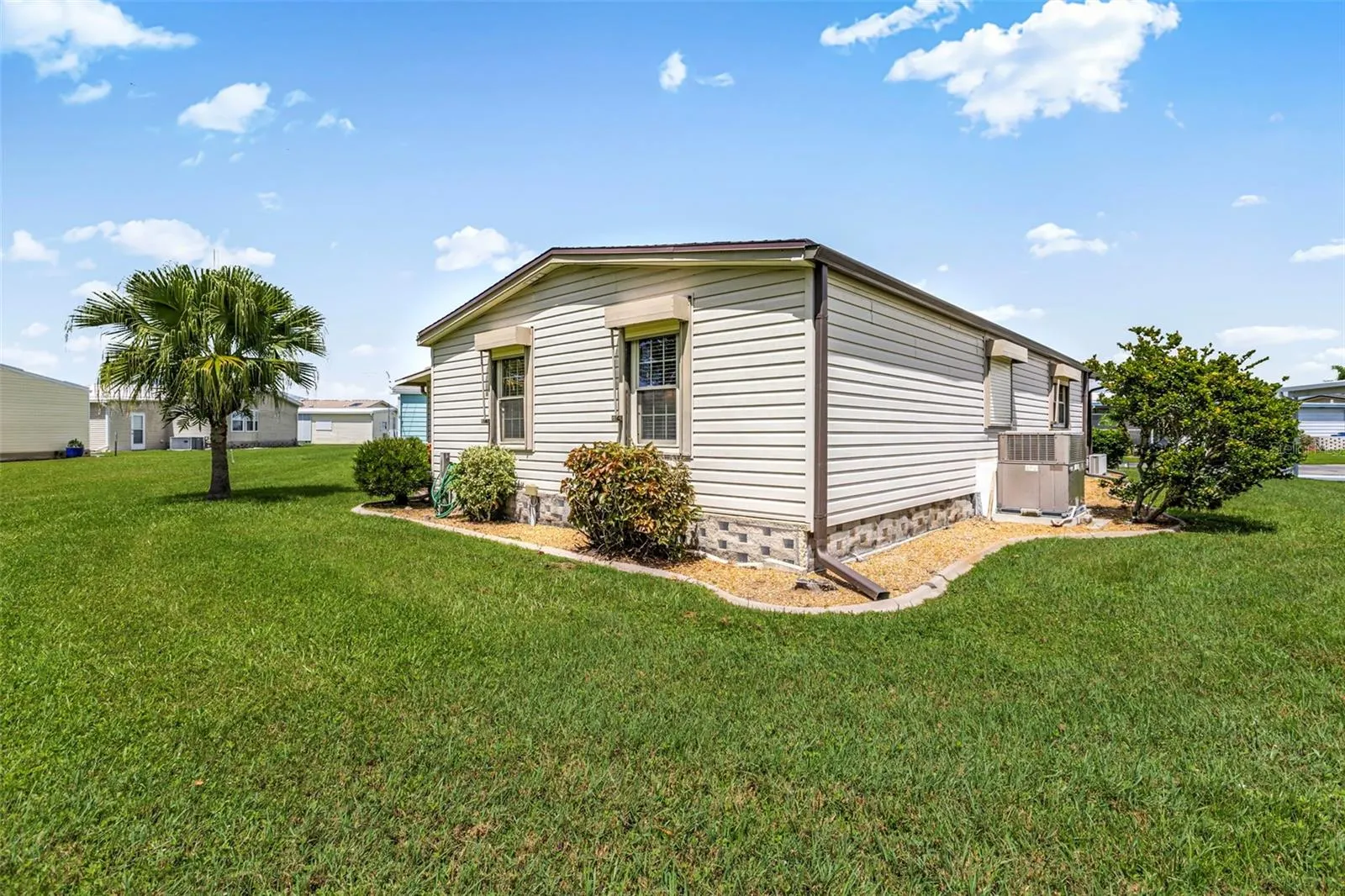 517 LA PLAYA CIR