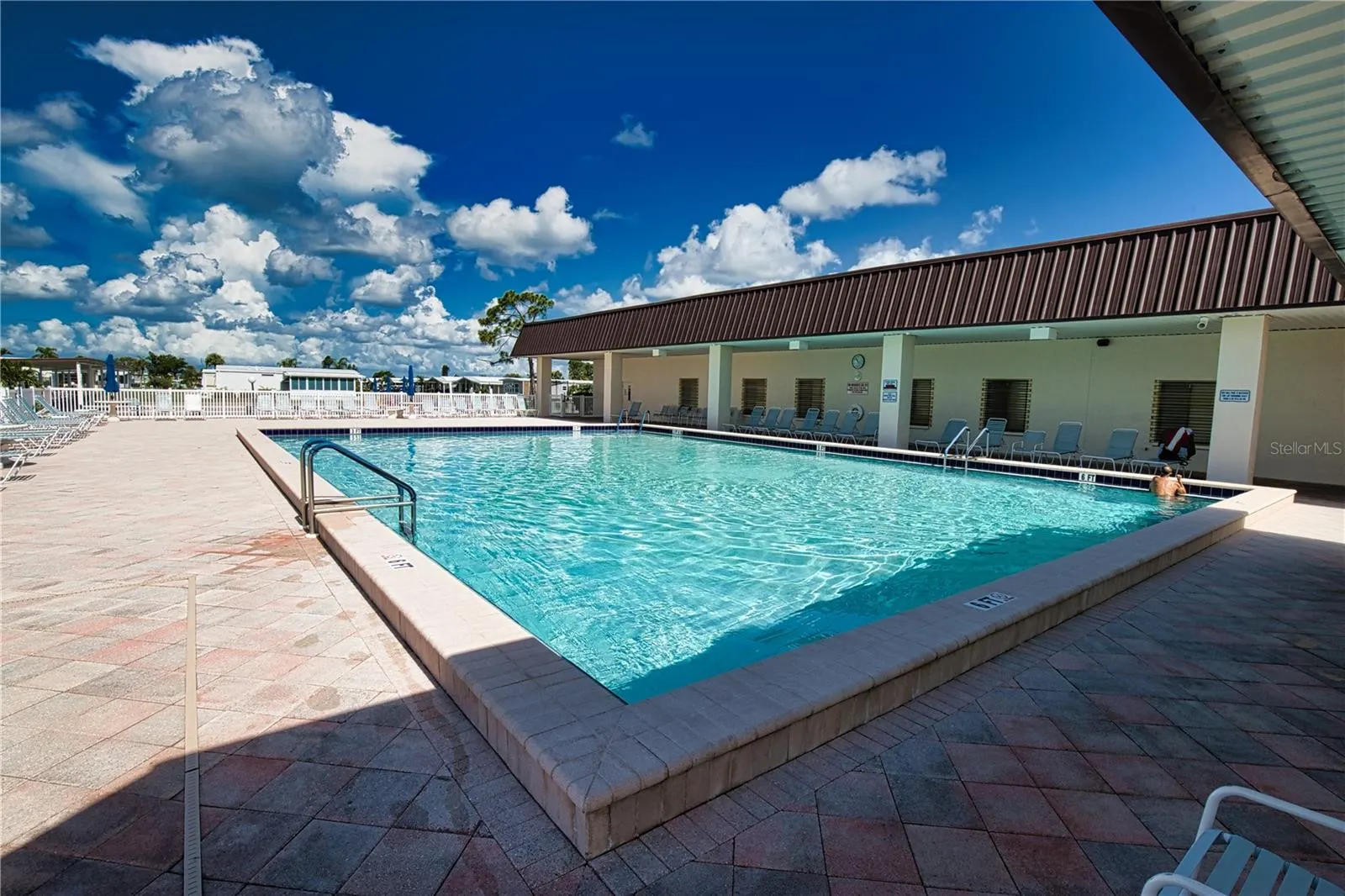 517 LA PLAYA CIR