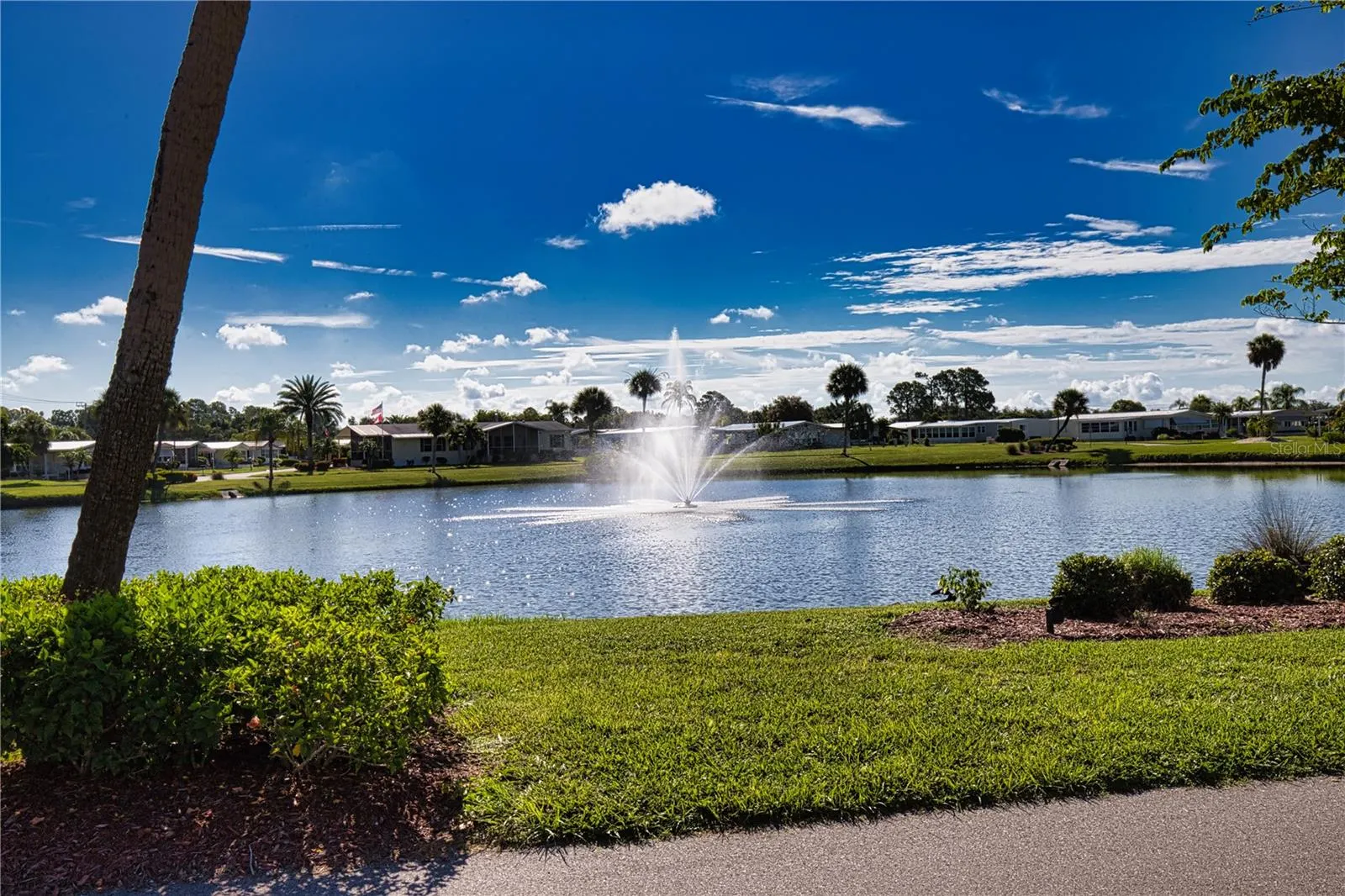 517 LA PLAYA CIR