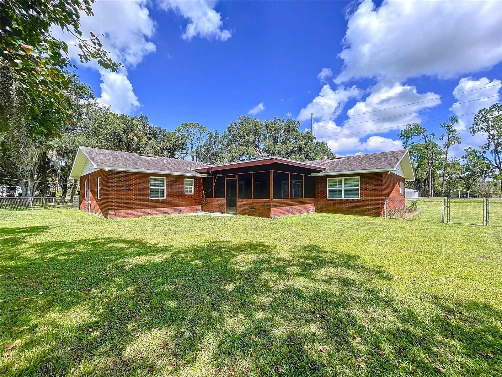 1405 KNIGHTS GRIFFIN RD