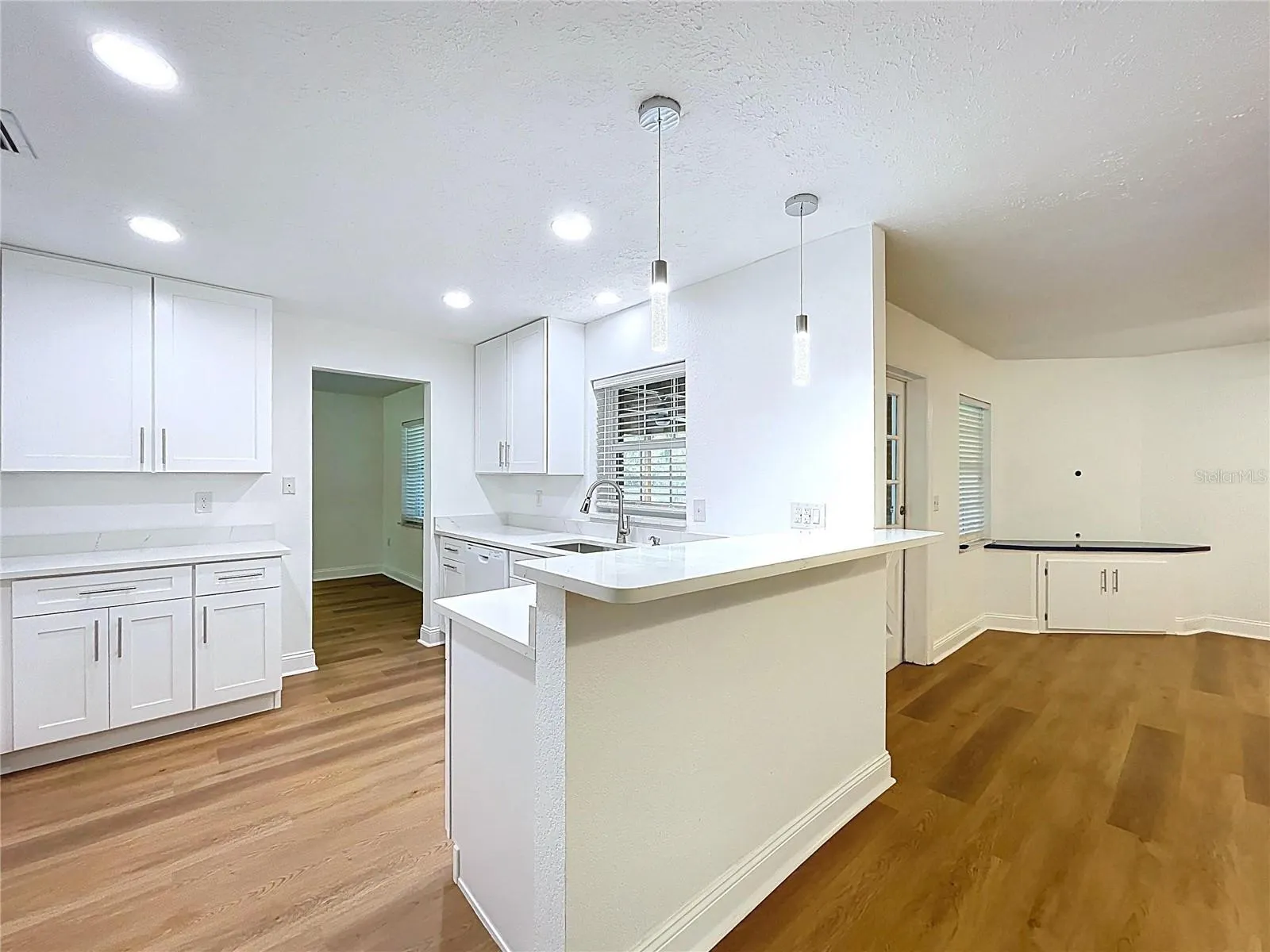 1405 KNIGHTS GRIFFIN RD