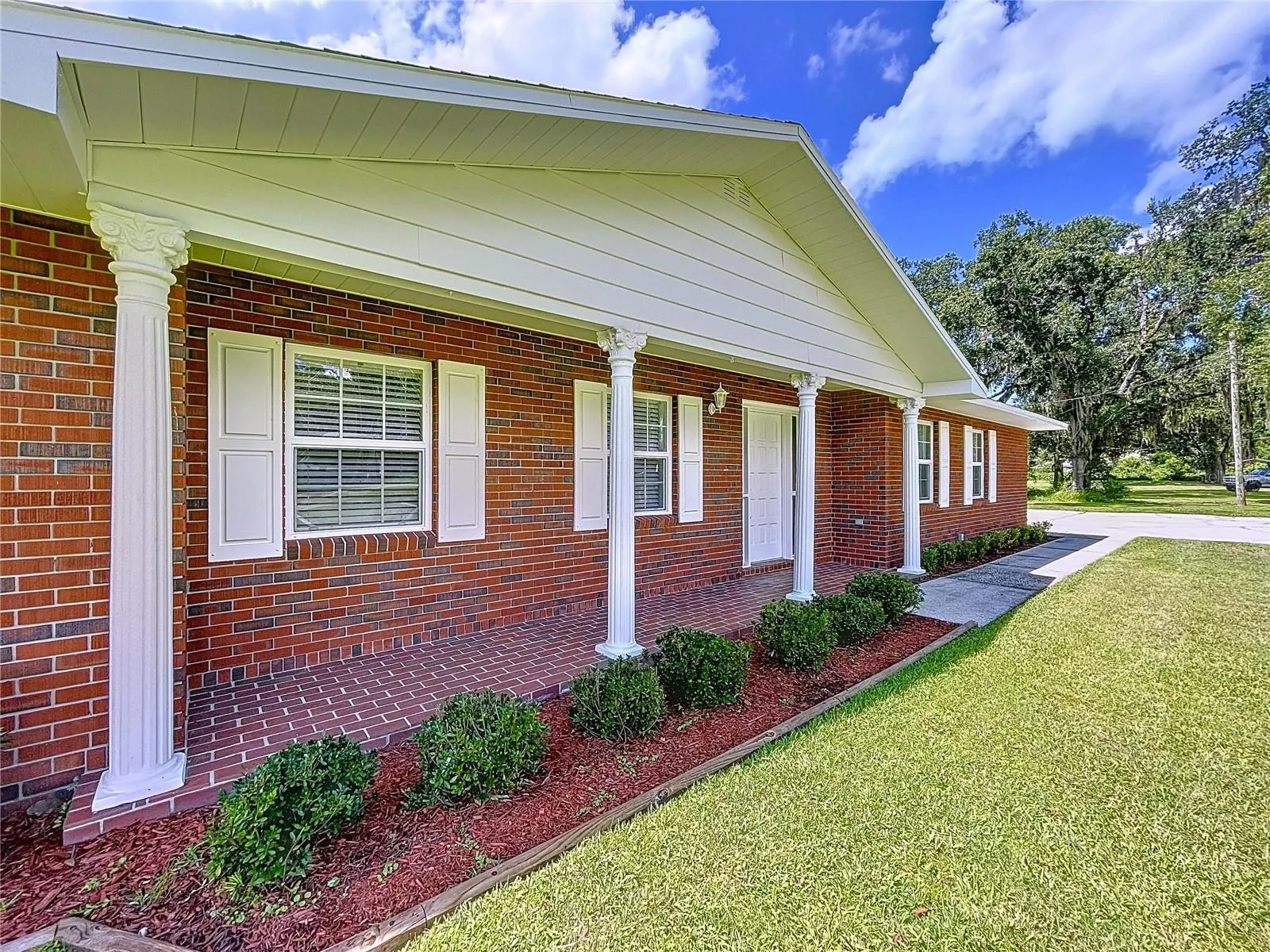 1405 KNIGHTS GRIFFIN RD