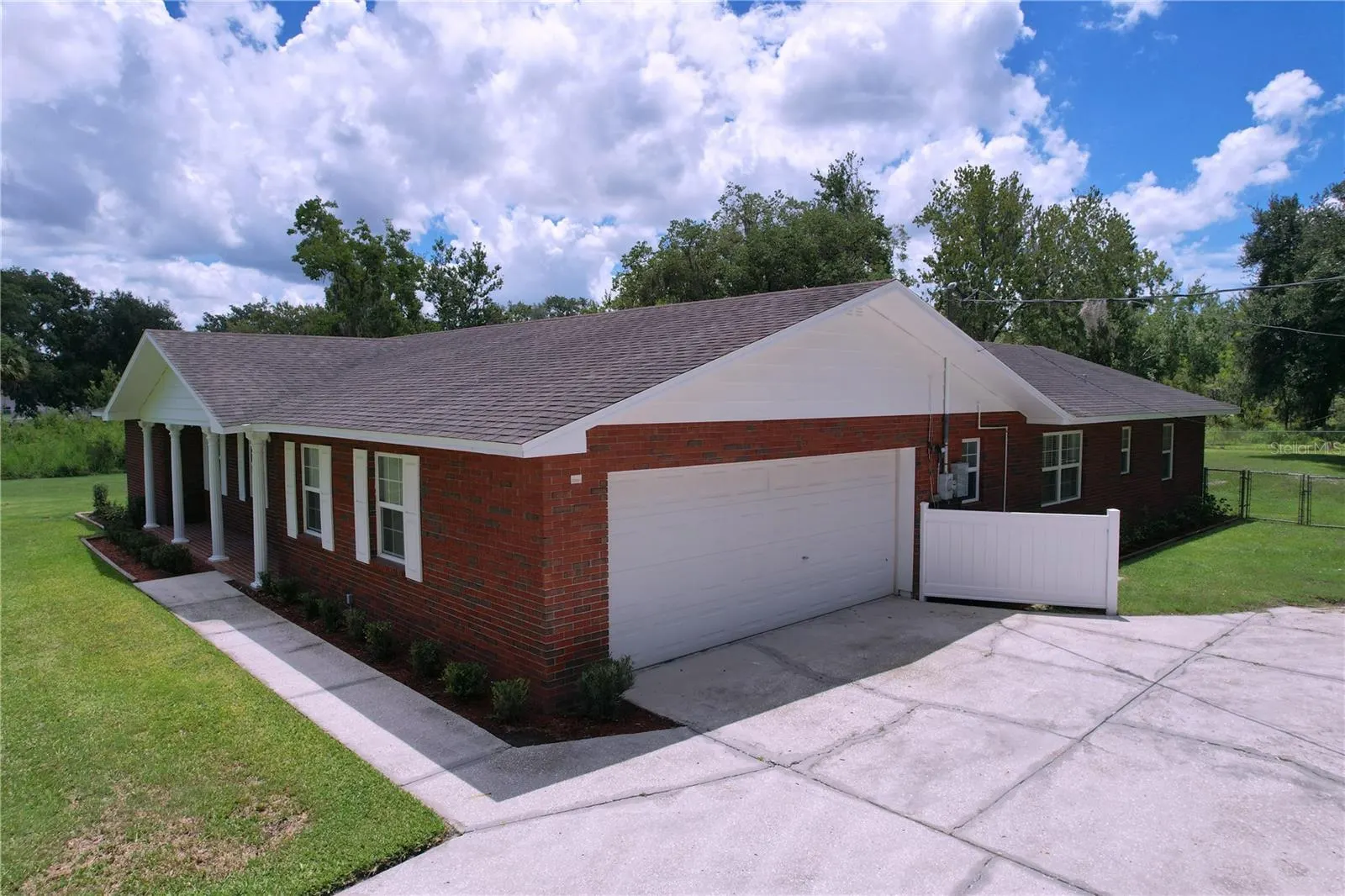 1405 KNIGHTS GRIFFIN RD