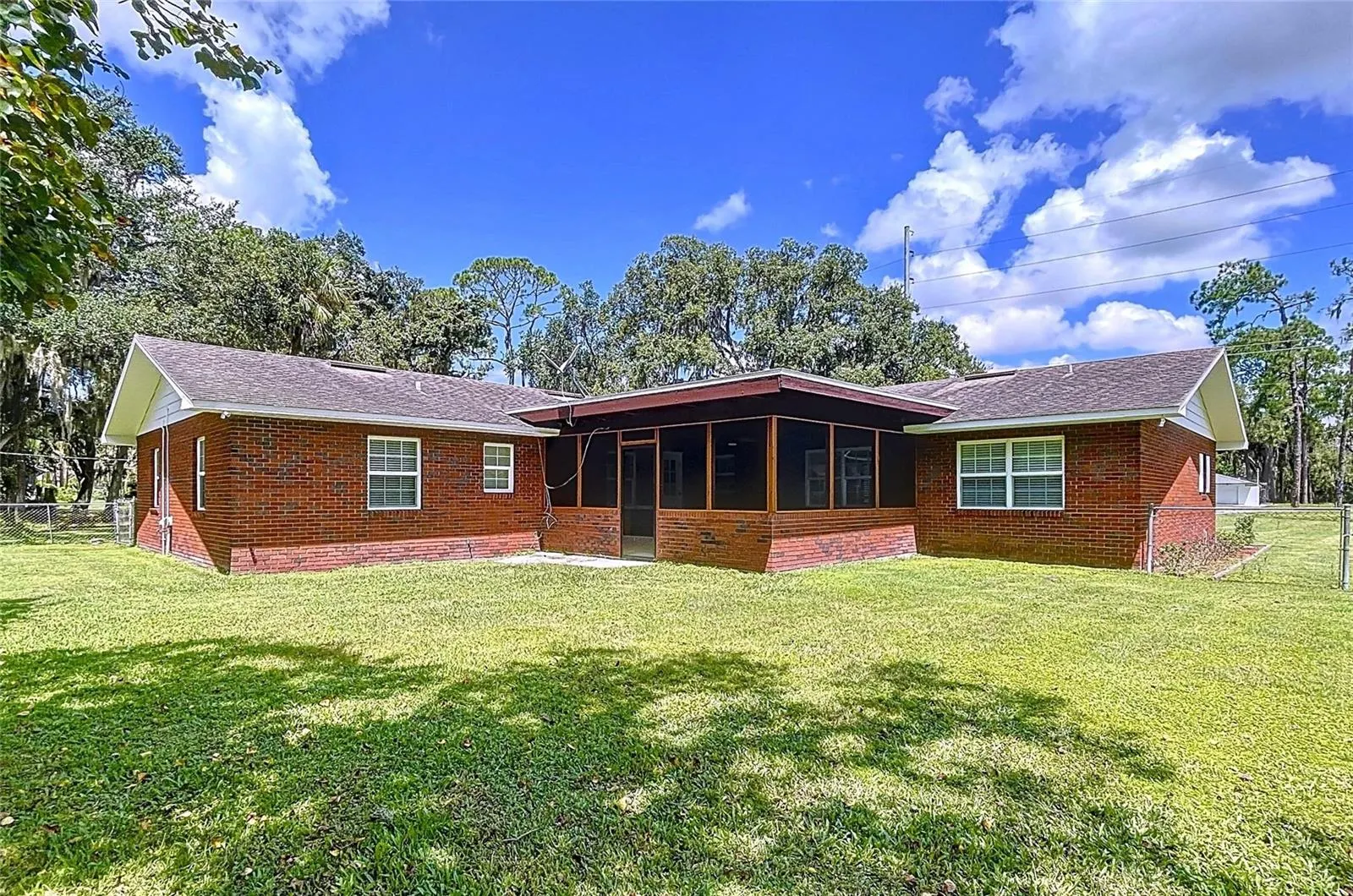 1405 KNIGHTS GRIFFIN RD