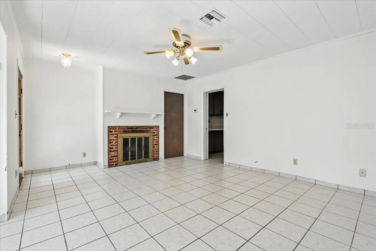 1290 OXFORD DR