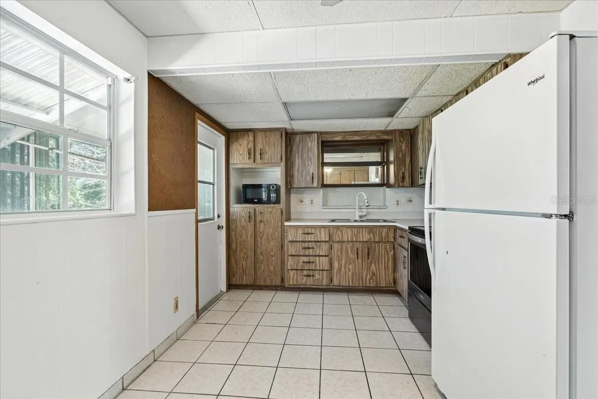 1290 OXFORD DR