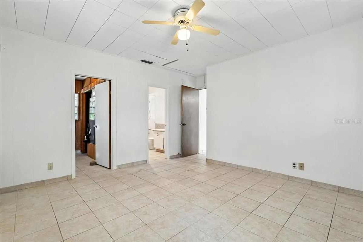 1290 OXFORD DR