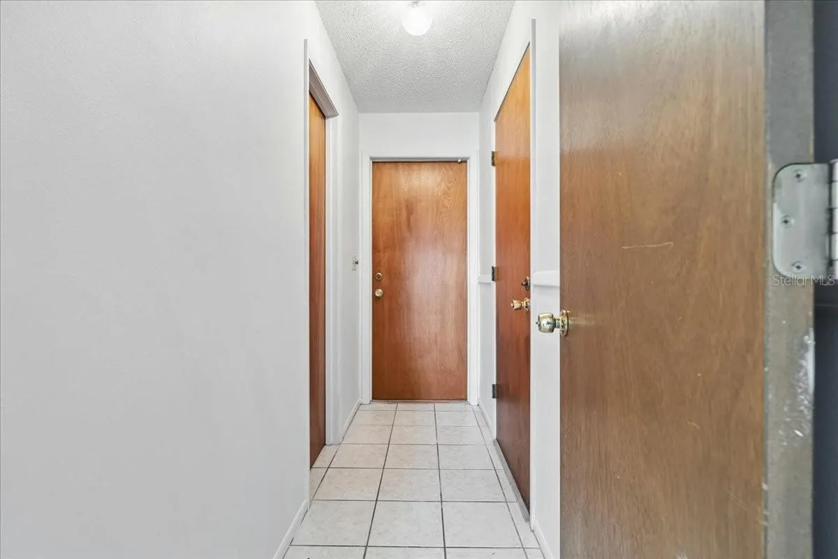 1290 OXFORD DR