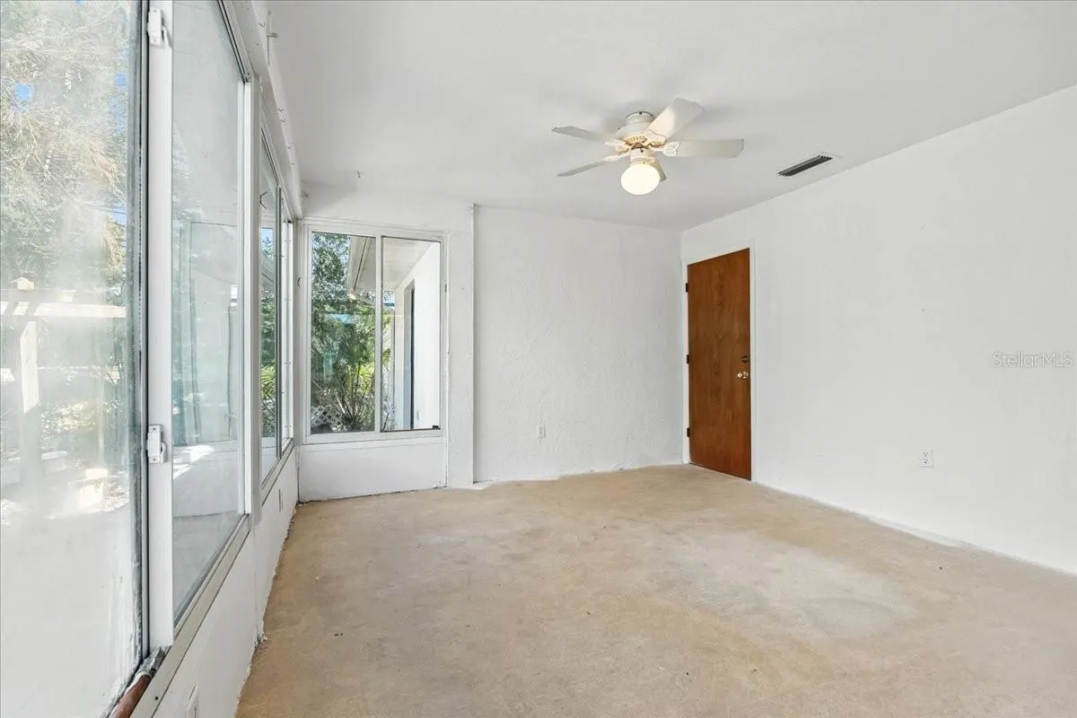 1290 OXFORD DR