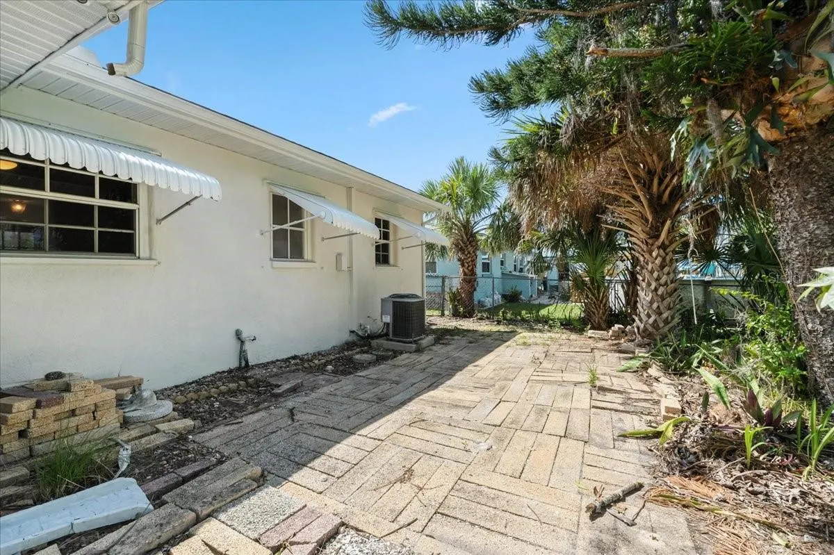 1290 OXFORD DR