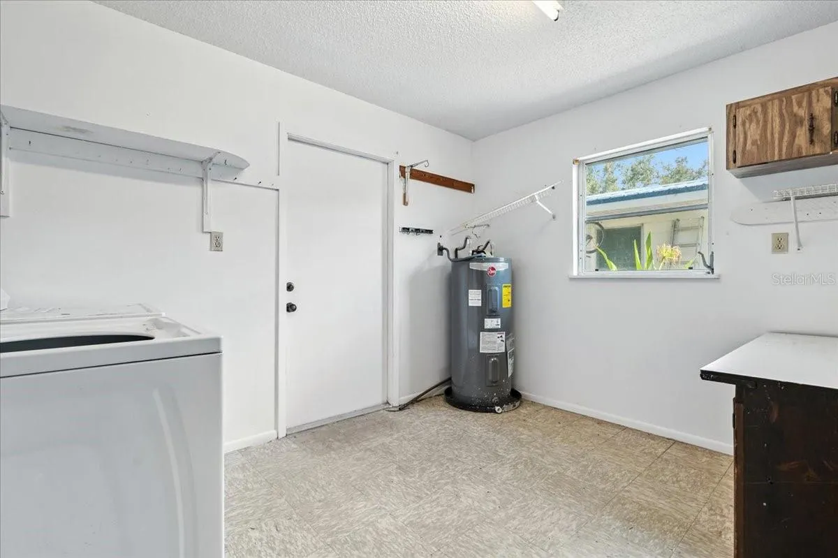 1290 OXFORD DR
