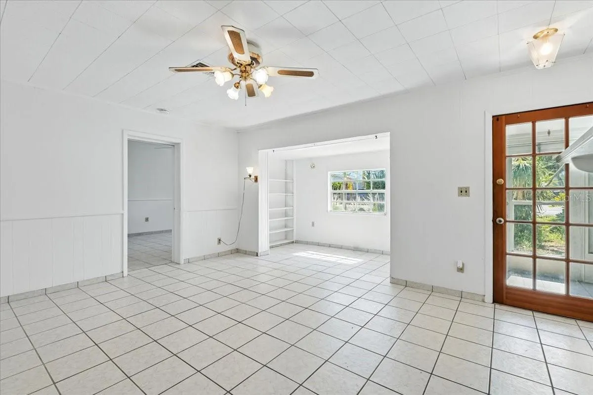1290 OXFORD DR