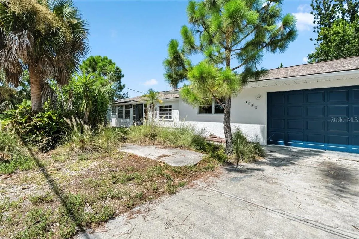 1290 OXFORD DR