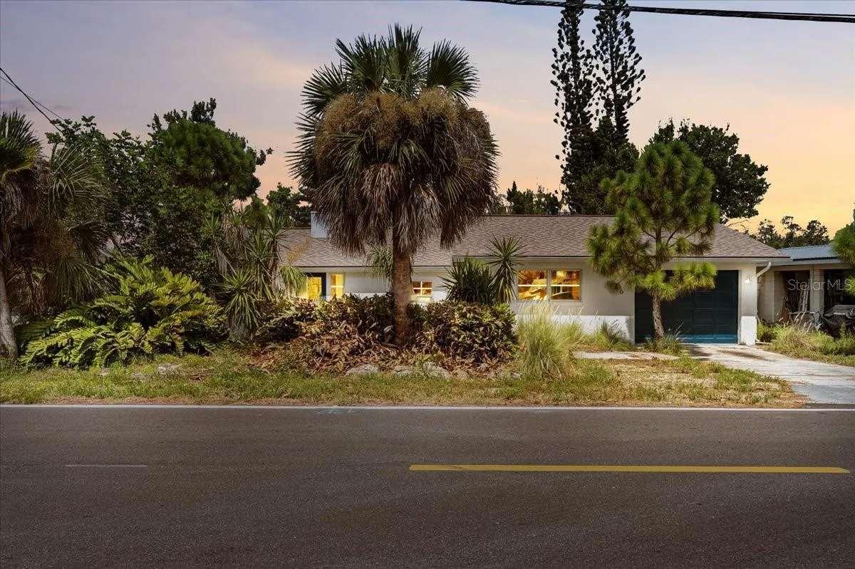 1290 OXFORD DR